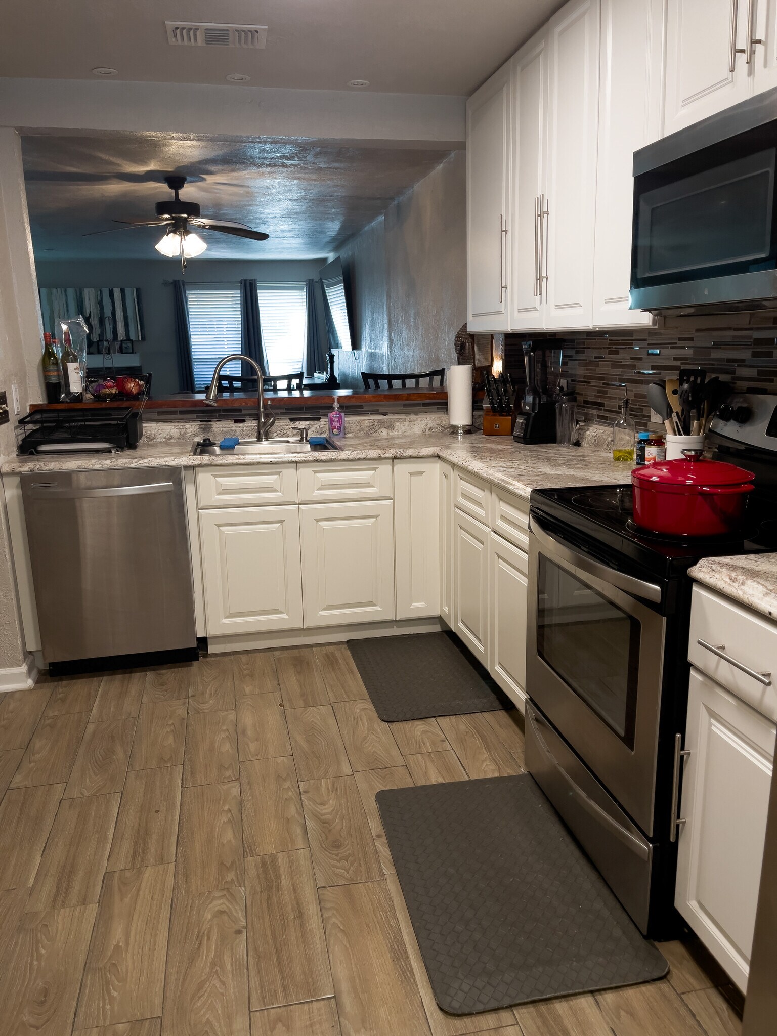 Kitchen - 2148 Hazlitt Dr