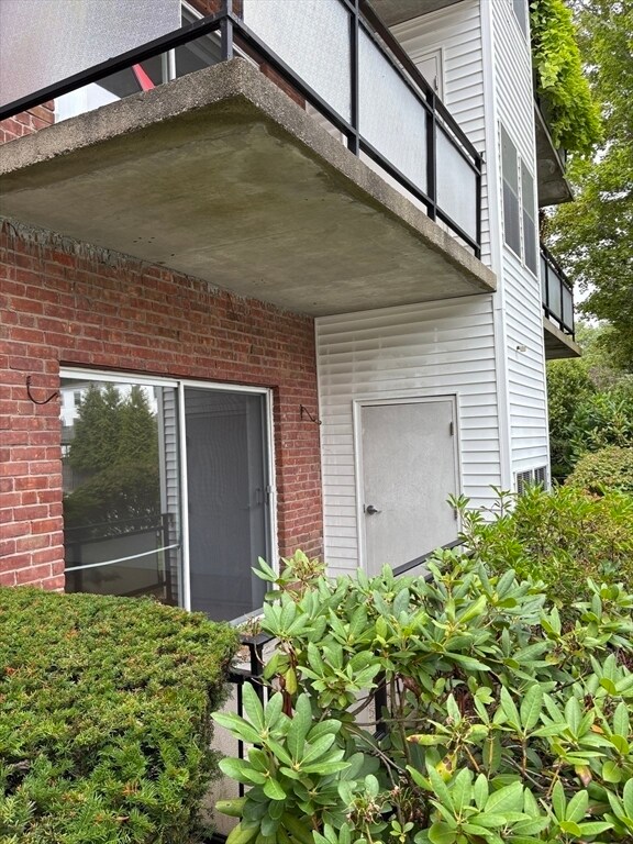 Building Photo - 57 Broadlawn Park