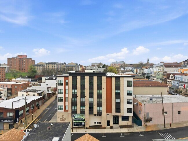 Building Photo - 649 38th St