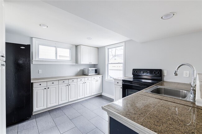 Building Photo - 7 Beardsley St