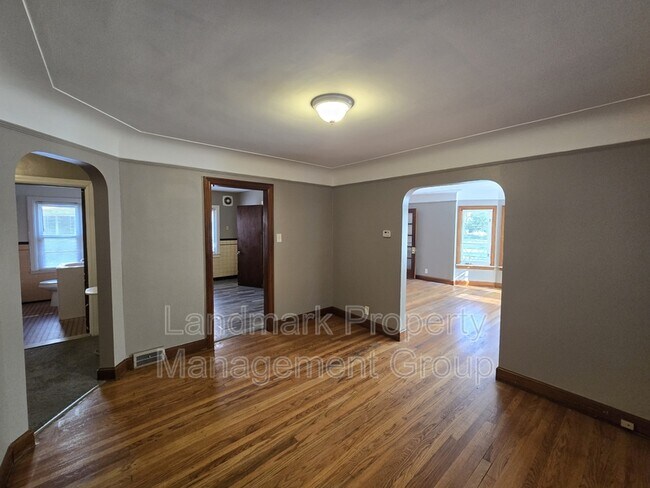 Building Photo - 9657 Outer Dr E