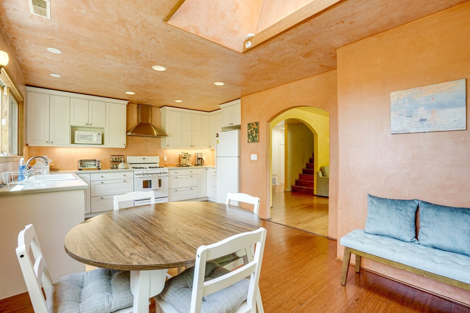 Building Photo - 714 Crestview Dr