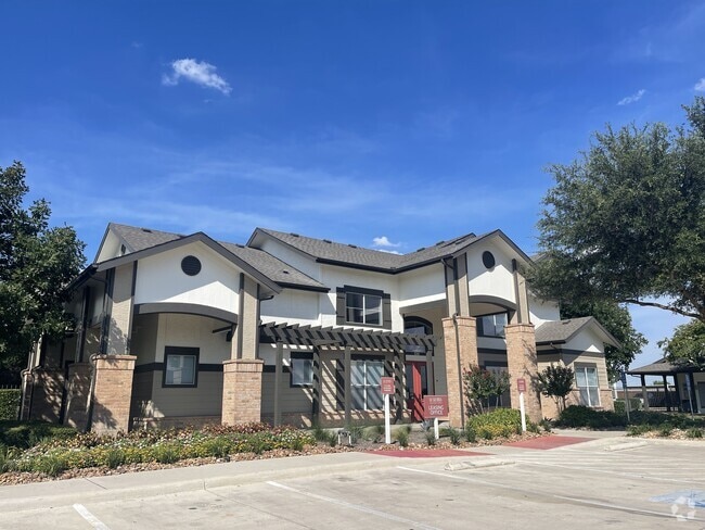 Building Photo - LA SIERRA APARTMENTS