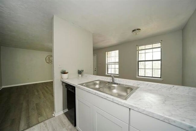 Building Photo - Charming 2BR Unit in Tallahassee