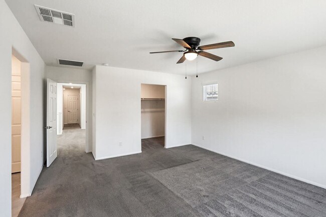 Building Photo - 10589 Sariah Skye Ave