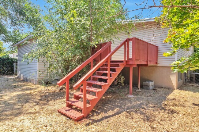 Building Photo - 3911 Lorna Dr.