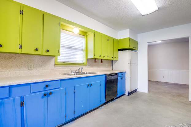 Building Photo - 833 Timber Dr