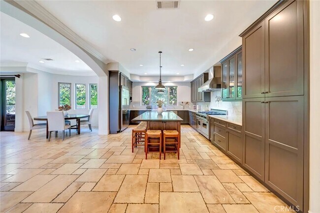 Building Photo - 4822 Valjean Ave