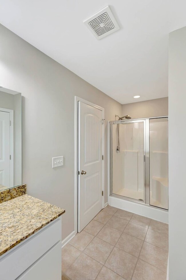 Building Photo - Lakeview Commons