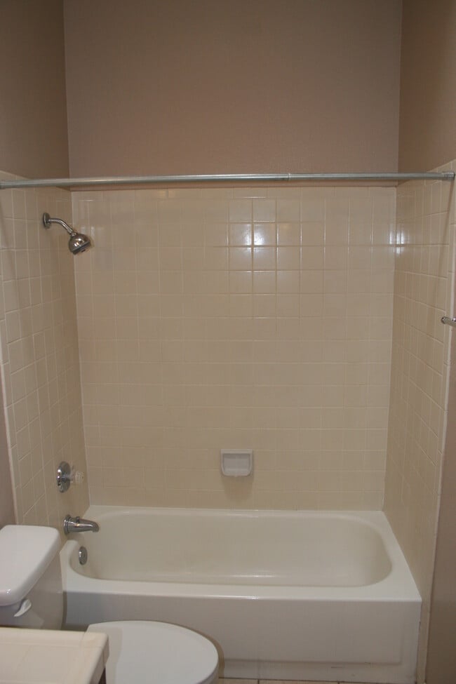 Building Photo - 4600 Beechwood St