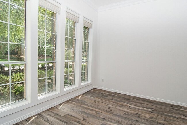 Building Photo - 143 N Shawnee Ridge Cir