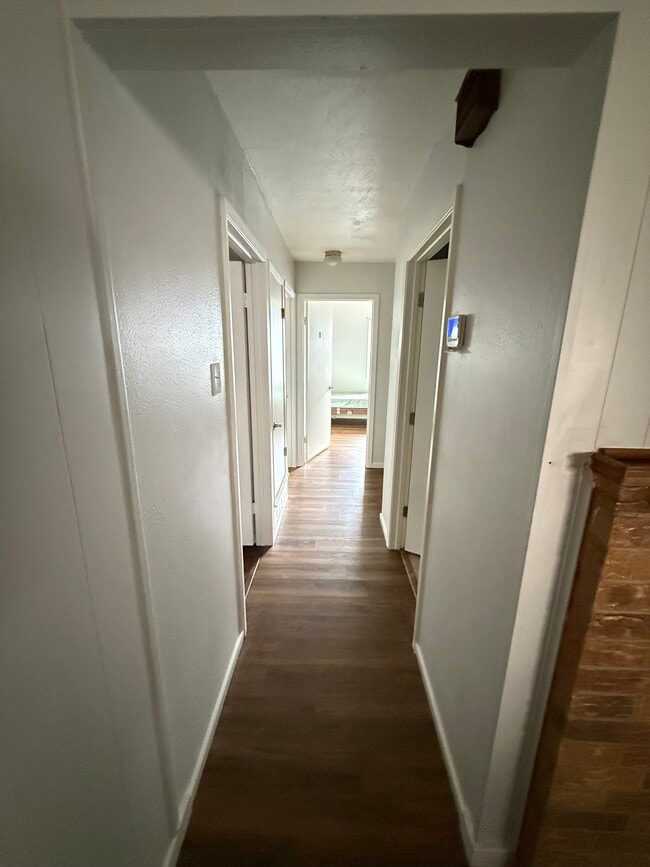 Building Photo - 2420 Pinehurst Ln