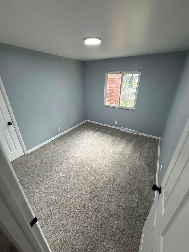 Building Photo - 5013 Silica Dr