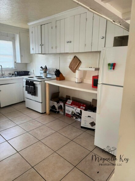 Building Photo - 7203 Porcher Dr