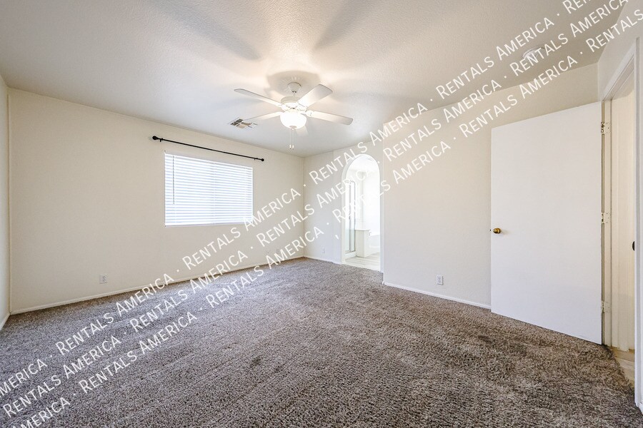 Building Photo - 2454 E Orchid Ln