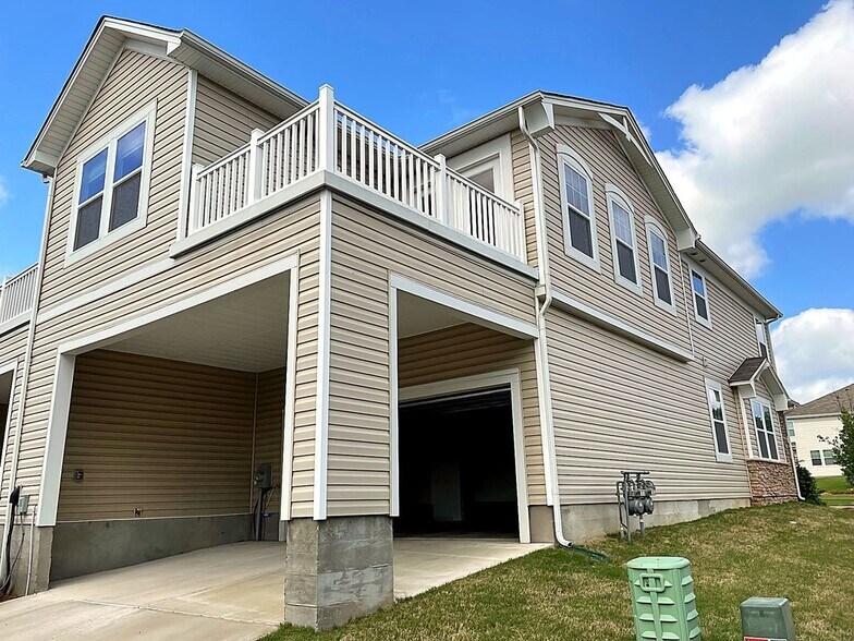 Building Photo - 11052 Chalkbark Ln