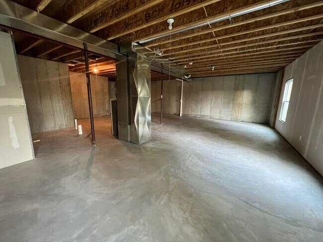 Building Photo - 192 Oak Hl Holw