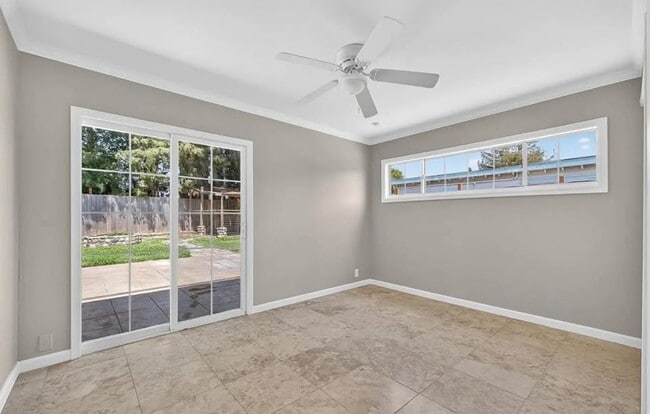 Building Photo - 959 San Clemente Dr