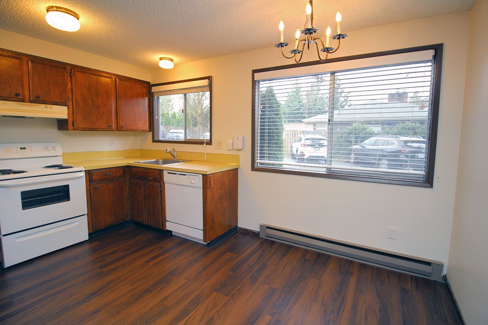 Building Photo - 14620 SE Woodland Way