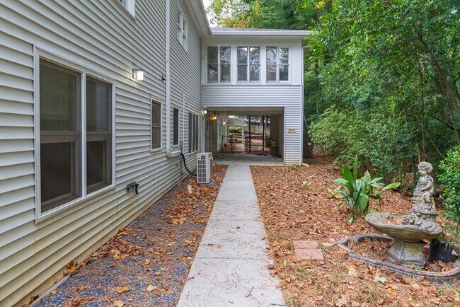 Building Photo - Brand New Studio Apartment with Hardwoods,...