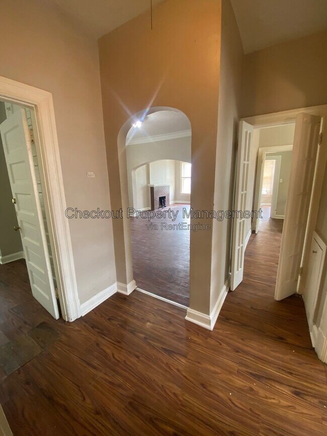 Building Photo - 5967 Cates Ave