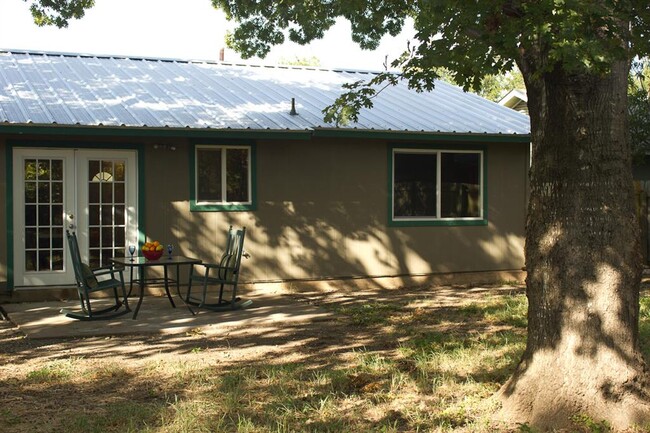 Building Photo - 4605 Button Bend Rd