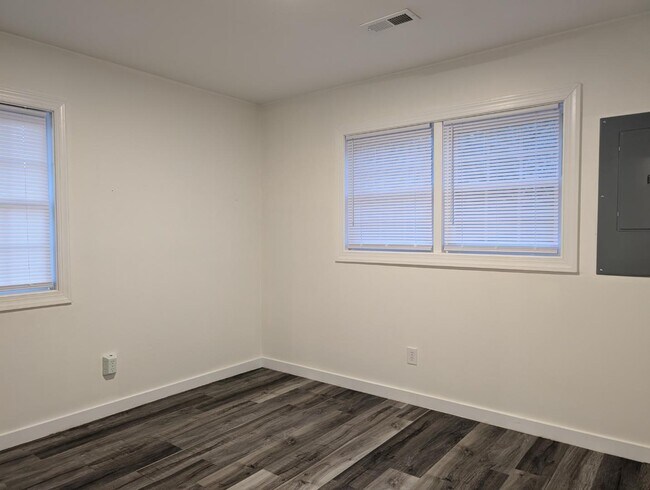 Building Photo - 8700 Doss Rd