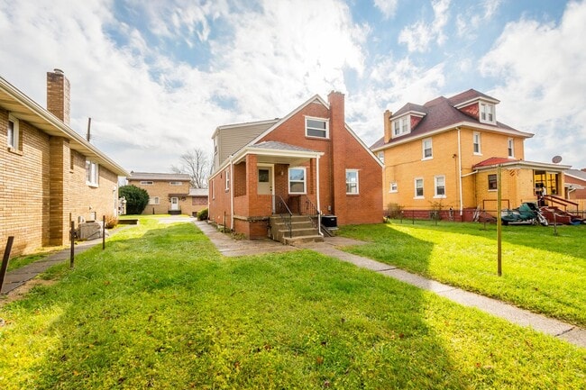 Building Photo - Don’t miss this! Beautifully RENOVATED 3 bedroom in Stowe!!