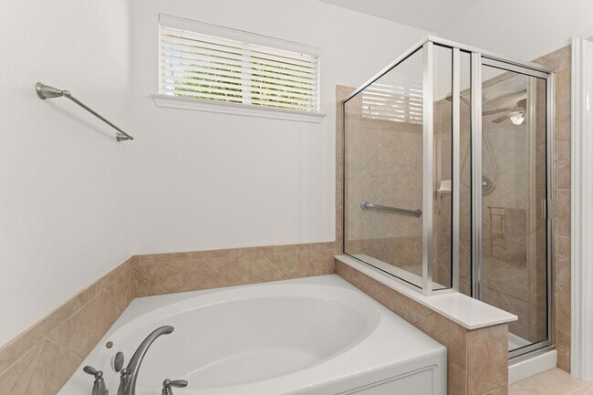 Building Photo - 2600 Lost Mine Tr