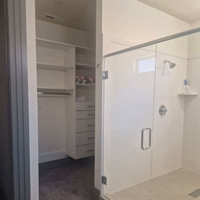Building Photo - Move-in Bonus! 2 Bed, 2 bath + Office or Den.
