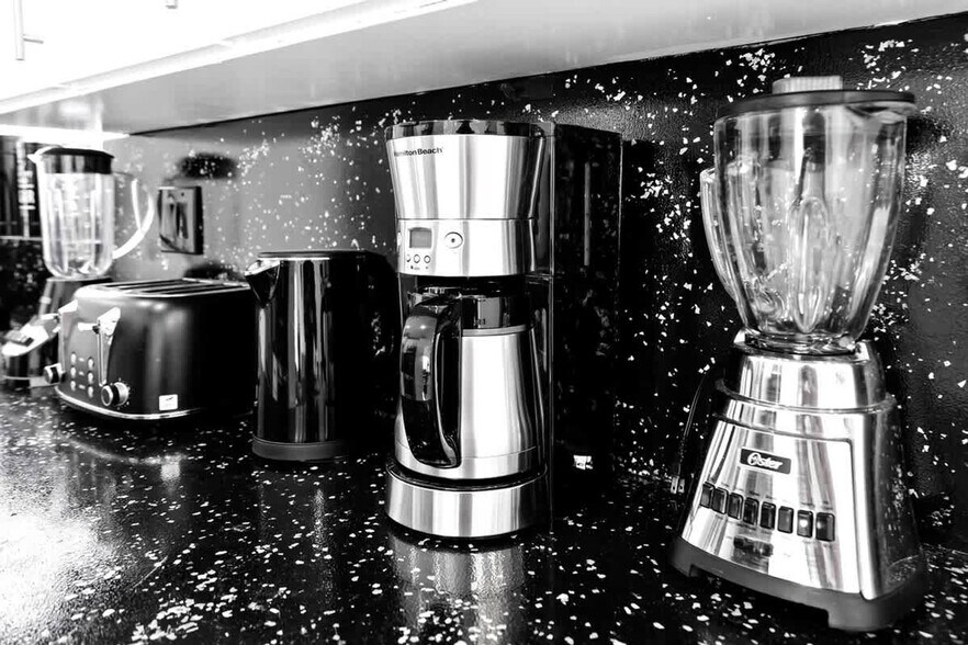 Building Photo - 7001 Coolidge St