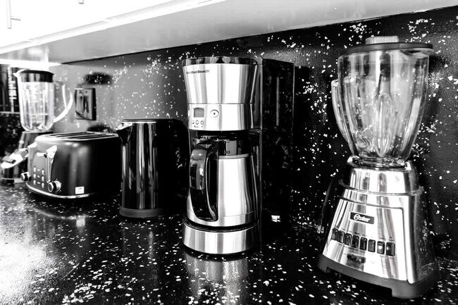 Building Photo - 7001 Coolidge St