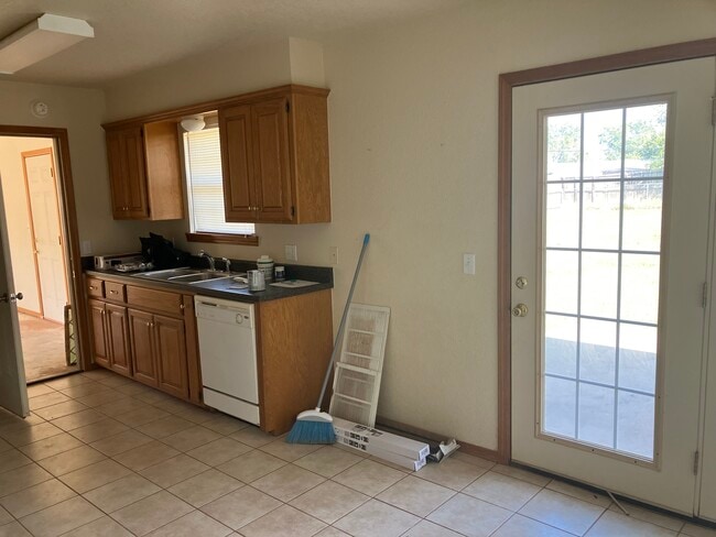 Building Photo - 517 Cottonwood Ln