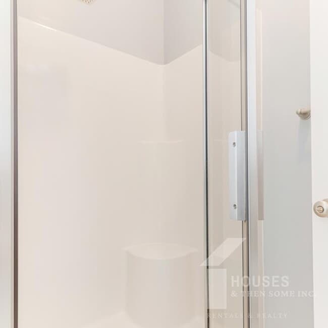 Building Photo - 70 Madeline Cir