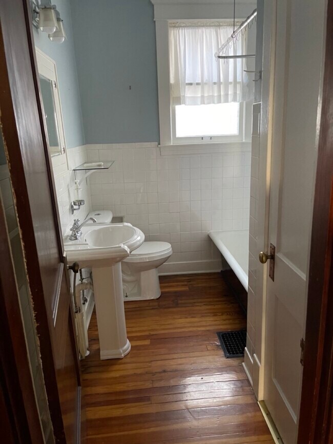 Building Photo - 920 Keswick Blvd