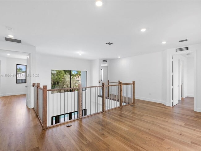 Building Photo - 19701 NE 16th Pl