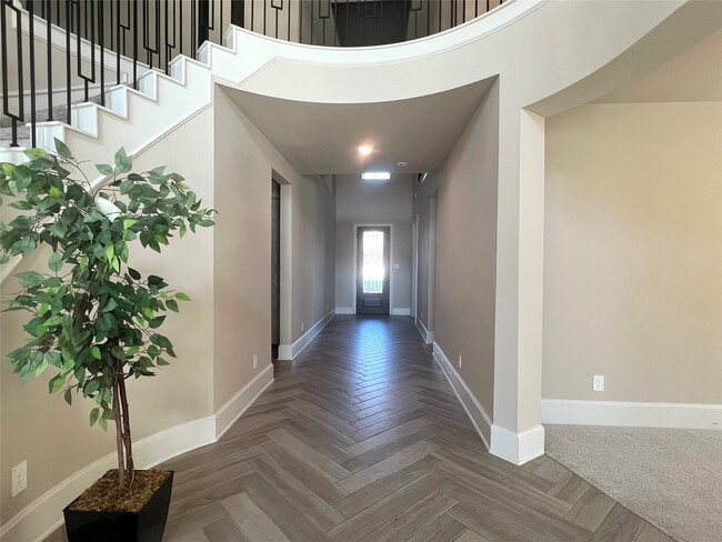 Building Photo - 15815 Sunlit Falls Dr