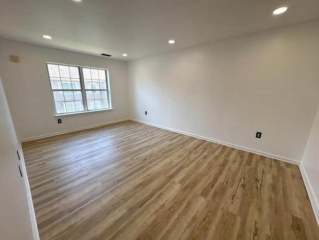 Building Photo - 72304 Delaire Landing Rd