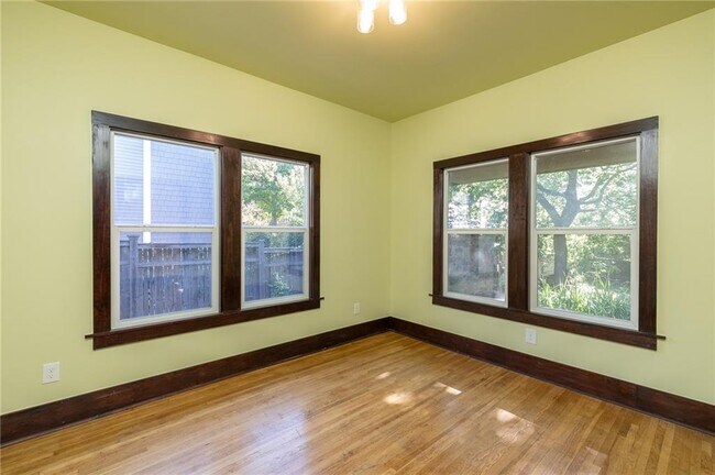 Building Photo - 312 S Willow Ave