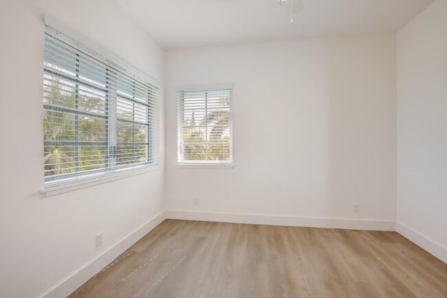 Building Photo - 211 S Ocean Blvd