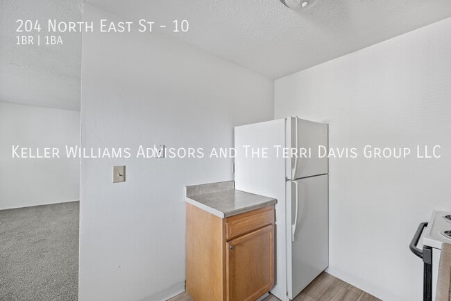 Building Photo - 204 N East St