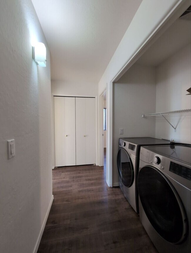 Building Photo - Charming 3 bedroom w/ Den home, ready for immediate move-in!