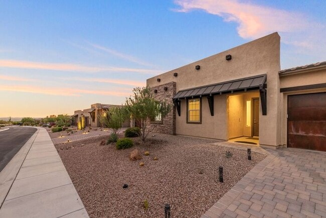 Building Photo - Beautiful home in Gated Dove Mountain Comm...