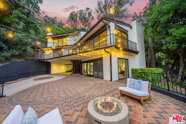 Building Photo - 9305 Beverlycrest Dr