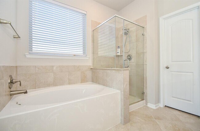 Building Photo - 5023 Lord Crest Ln