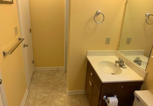 Building Photo - Gorgeous 1 Bedroom Townhouse 5A Port West Ct.