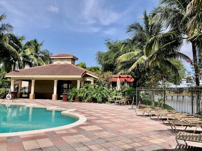 Building Photo - 2532 Centergate Dr