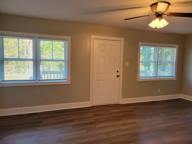Building Photo - 1372 Creech Dr