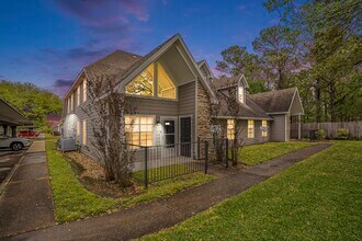 Building Photo - 211 Hunt Rd