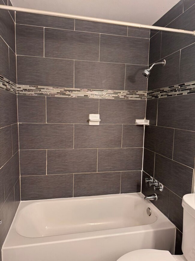 Building Photo - Now Leasing: 2-Bedroom Home with Garage & ...